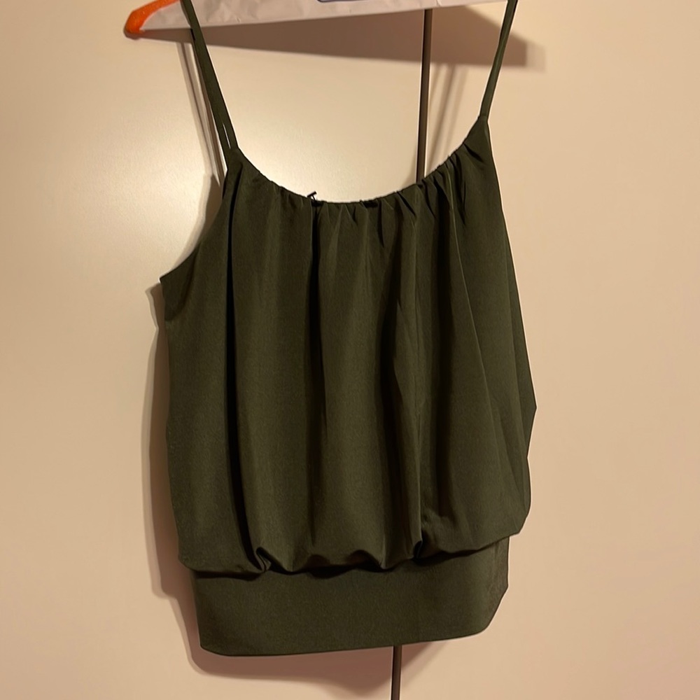 EXPRESS - (NWT) WOMENS SIZE XS SATIN TOP